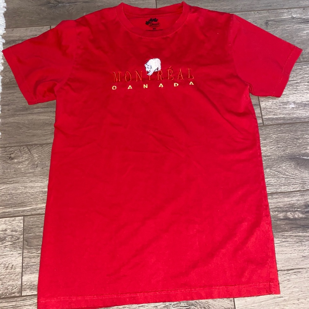 Vintage Montreal Canada graphic tee!